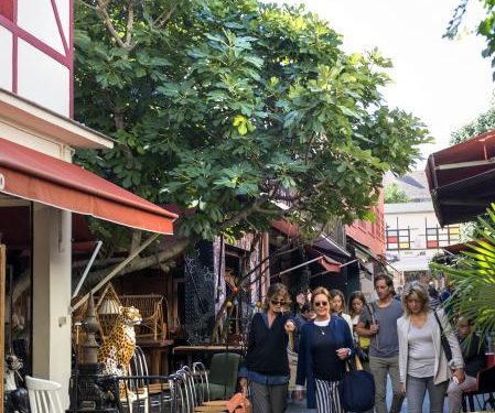 Antes del confinamiento las calles de este mercadillo particular se encontraban atestadas de curiosos y profesionales del sector