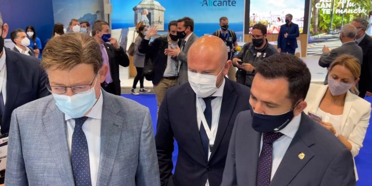 El alcalde muestra los recursos turísticos al president