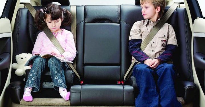 Que dice el Reglamento de Tránsito sobre llevar niños en autos, motos o bicis