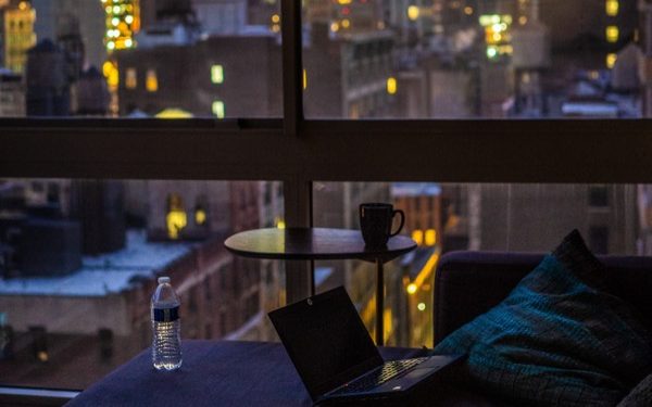 Qué son los nómadas digitales y por qué cobraron tendencia tras la pandemia
