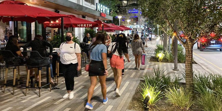 Regresa el turismo, pero aún es incierto cómo viajar al exterior