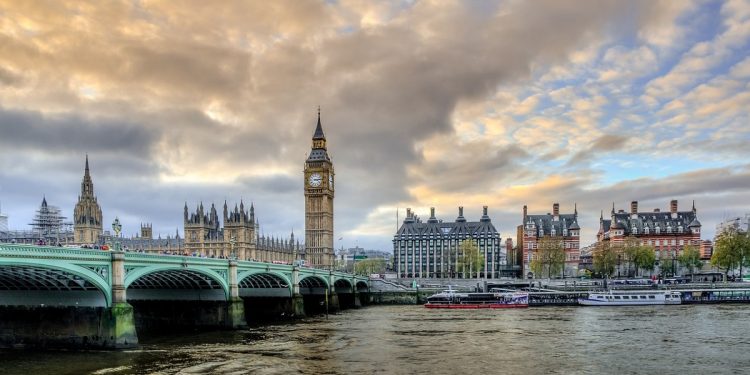 Reino Unido abre fronteras para 12 países