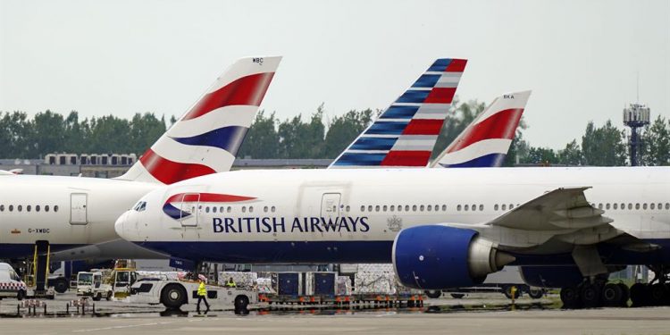 Reino Unido apela al "sentido común" para desaconsejar los viajes a países como España
