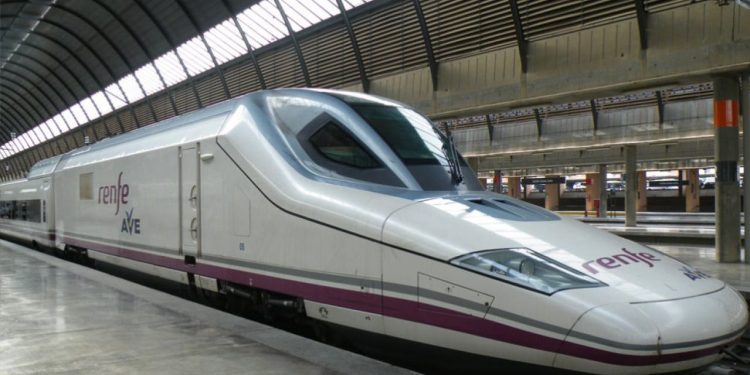 Renfe pone a la venta billetes de AVE entre Madrid y Barcelona desde 25 euros el trayecto