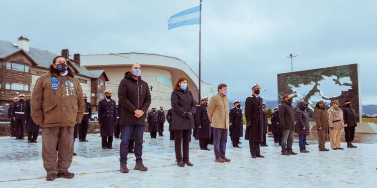 Rindieron homenaje a 39 años del hundimiento del Belgrano