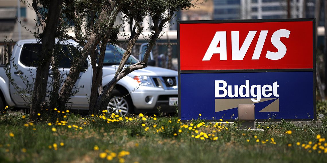 Se disparan las tarifas de los autos de alquiler