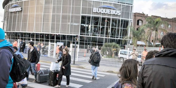 Sindicato de Buquebus espera “compromiso de los actores del gobierno para que nadie quede sin laburo” | la diaria