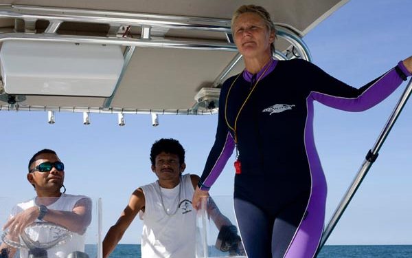 Sirena alemana nadará en protesta a los cruceros anclados en bahía de La Paz