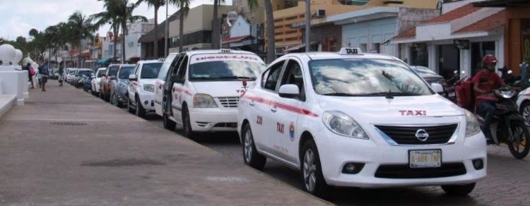 Taxistas se preparan para el regreso de cruceros a Cozumel