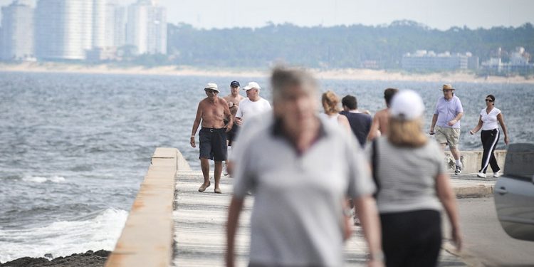 «Todo indica que primera reapertura en turismo será para personas vacunadas», informó Germán Cardoso