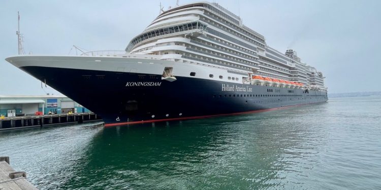 Tripulantes de cruceros reciben la vacuna contra el COVID-19 en el puerto de SD – Telemundo San Diego (20)