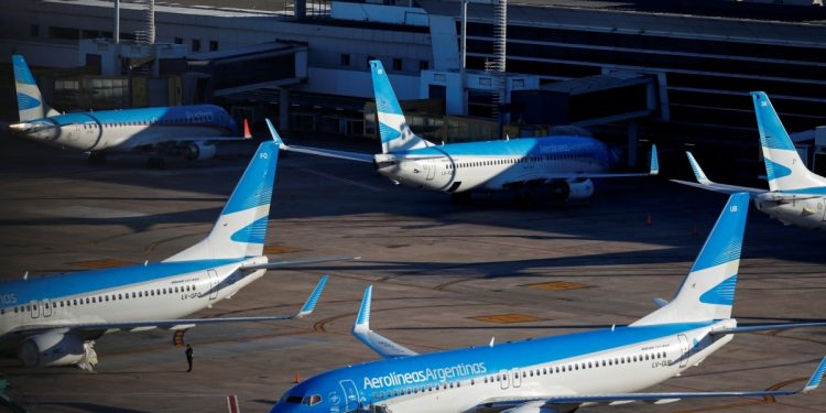 Turismo de vacunas: argentinos abarrotan el cupo de Aerolíneas Argentinas para volar a Miami