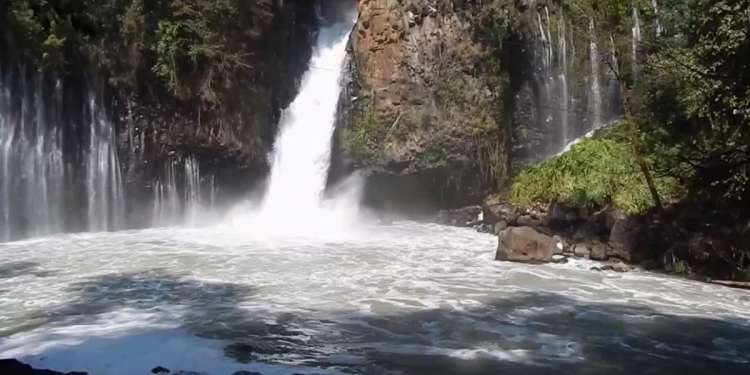 Tzaráracua: cascada majestuosa en Michoacán