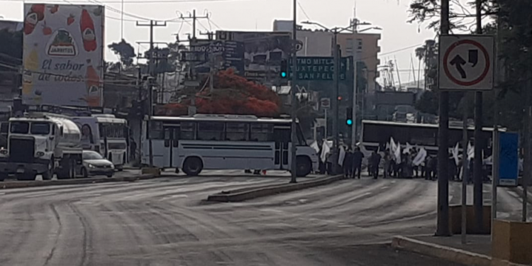 Uacol y FPR bloquean el crucero de fonapas, marcharán al zócalo (09:35 h) ‹ ADN – Agencia Digital de Noticias Sureste