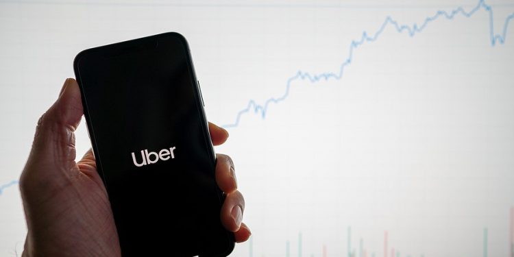 Uber dará viajes gratis para que personas en situación de calle se vacunen