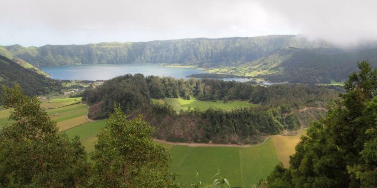 Una viaje a las Islas Azores, el nuevo destino de Iberia para este verano