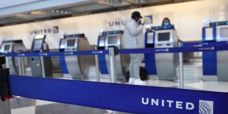 United Airlines sortea boletos de viajes gratis por un año a personas vacunadas