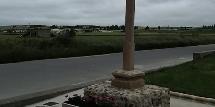 Villoria recuerda a sus antepasados fallecidos con la instalación de un crucero