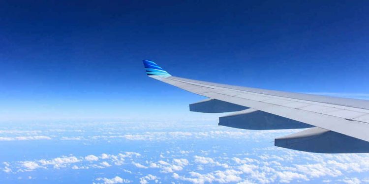 El ala de un avión.