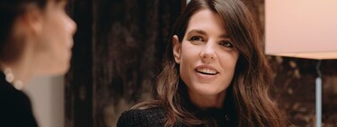 Carlota Casiraghi nos muestra (con derroche extra de elegancia) que la chaqueta de tweed y los vaqueros pueden crear un look perfecto