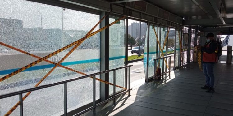 37 estaciones de Transmilenio cerradas por daños