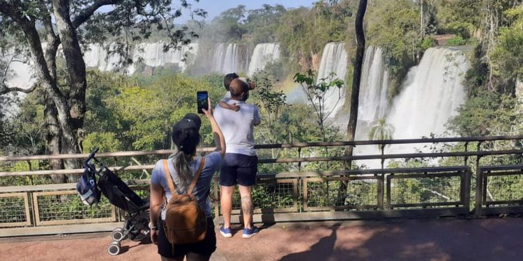 incertidumbre impulsa viajes a corto plazo a destinos locales, pero crece demanda internacional