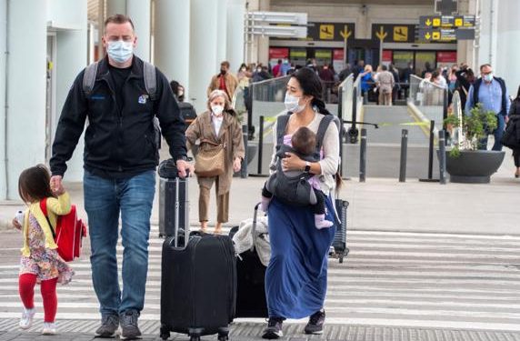Llegada de turistas a Palma de Mallorca.