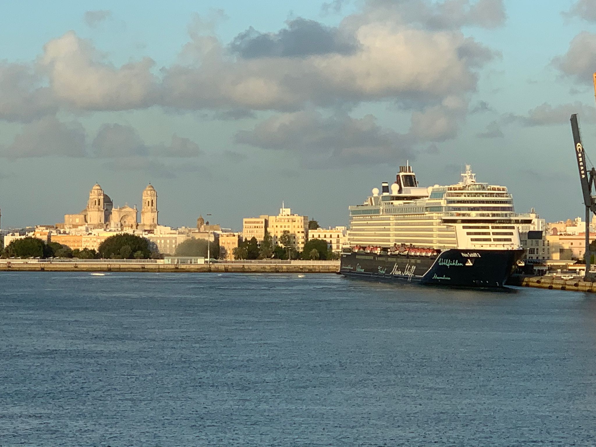 El Puerto de Cádiz recibe al primer crucero tras el COVID-19