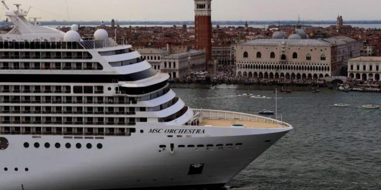 La Unesco sopesa incluir a Venecia en la lista negra por los cruceros