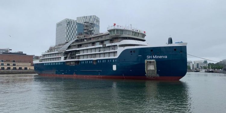 SH Minerva de Swan Hellenic toca el agua por primera vez