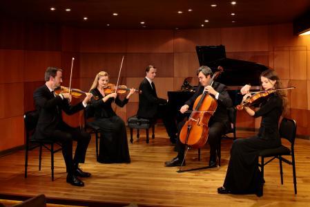 La naviera mantiene acuerdos con varias empresas del mundo de la música y la cultura como el Lincoln Center, para programar conciertos y actuaciones a bordo