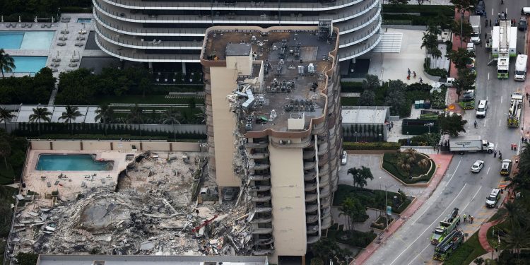 99 personas siguen desaparecidas tras derrumbe en un edificio de Florida