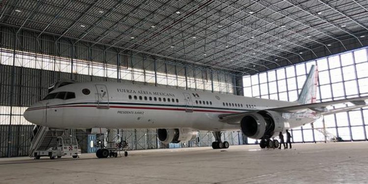 AMLO: Kamala Harris bromeó sobre vender avión presidencial a quienes ofrecen viajes al espacio