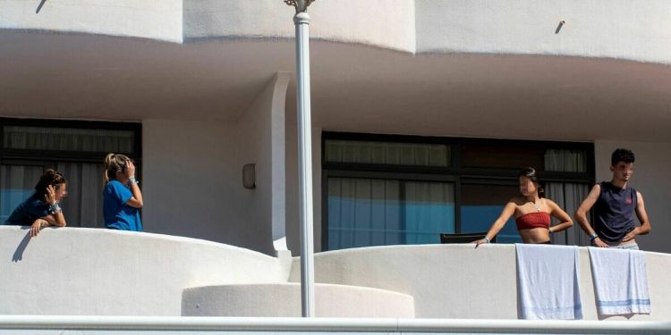 Ascienden a 526 los positivos en Madrid por los viajes a Mallorca