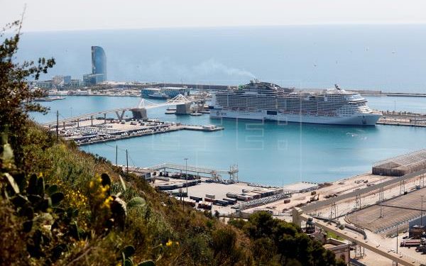 Atraca en Barcelona el primer crucero internacional desde el inicio de la covid