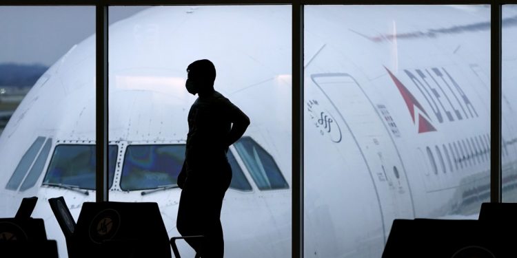 Aumenta mala conducta de los pasajeros, denuncian aerolíneas
