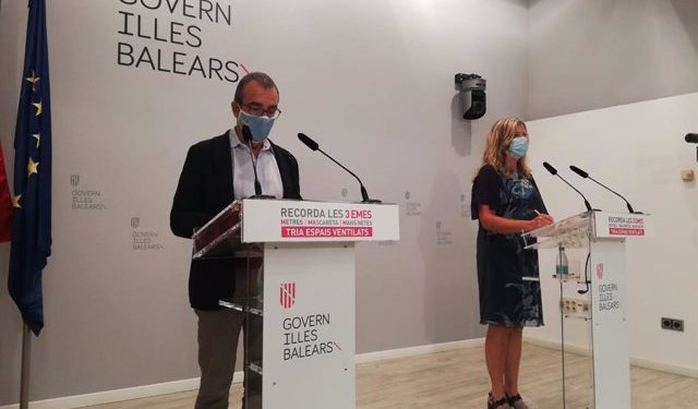 El vicepresidente del Govern, Juan Pedro Yllanes, y la consellera de Salud, Patricia Gómez, durante la rueda de prensa posterior al Consell de Govern de este lunes.