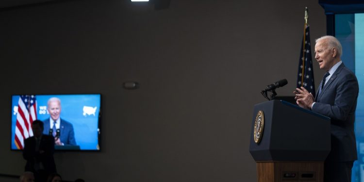 Biden ordena a agencias reforzar medidas anticorrupción