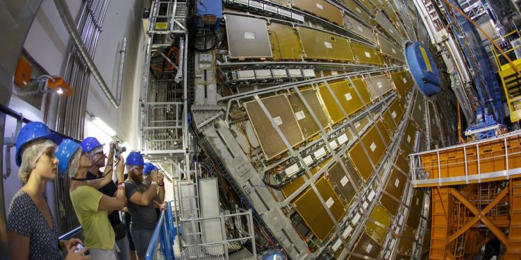 CERN premia a alumnos de secundaria mexicanos con viaje científico a Alemania