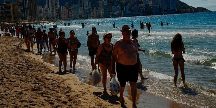 COVID-19: La variante Delta provoca nuevas restricciones de viaje en toda Europa