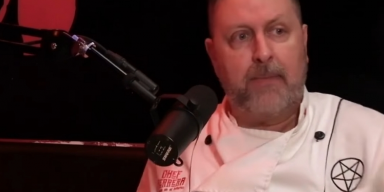 Chef Herrera critica a los restaurantes por quedarse con las propinas: VIDEO