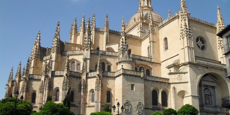 Cómo solicitar el bono turístico de Castilla y León para viajar