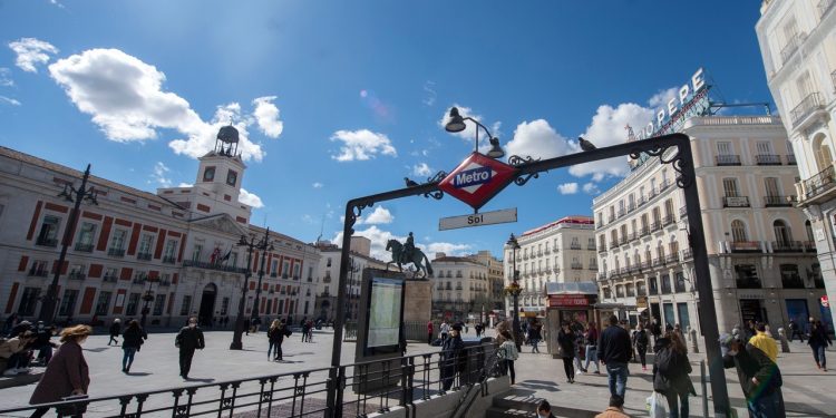 Cómo solicitar el bono turístico de la Comunidad de Madrid para viajar este verano