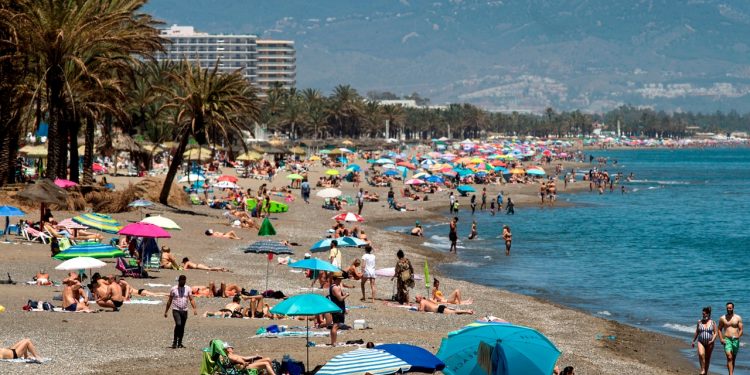 Cómo solicitar el bono turístico de la Junta de Andalucía para viajar este verano