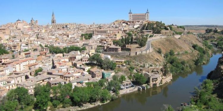 Cómo solicitar el bono turístico de la Junta de Castilla-La Mancha para viajar este verano