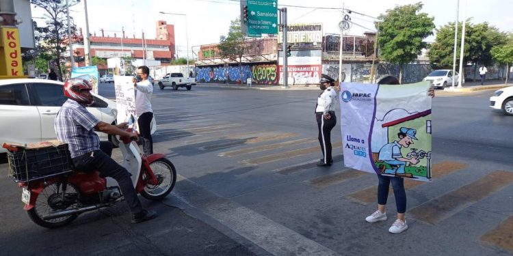 Con intervenciones en cruceros, el Gobierno de Culiacán busca concientizar sobre el cuidado del agua