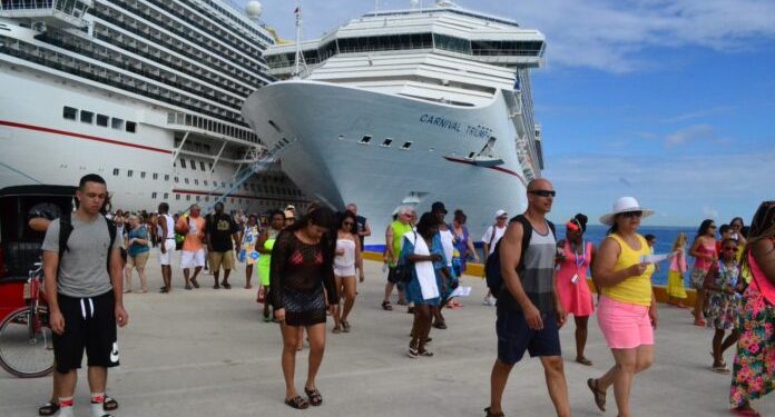 Cozumel prepara cobro de derecho de saneamiento a cruceros