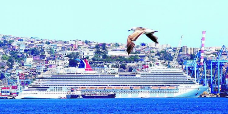 Cruceros se reactivan en el extranjero y Valparaíso mantiene incertidumbre