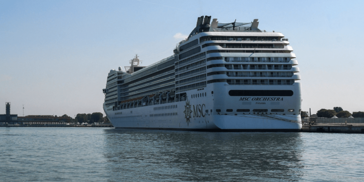 Cruceros vuelven a Venecia tras 17 meses ausentes por pandemia