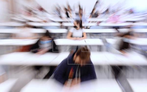 Detectan 79 alumnos catalanes contagiados tras viajes a Menorca y Mallorca